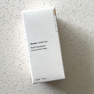 Glossier Stretch Foundation Very Light 4